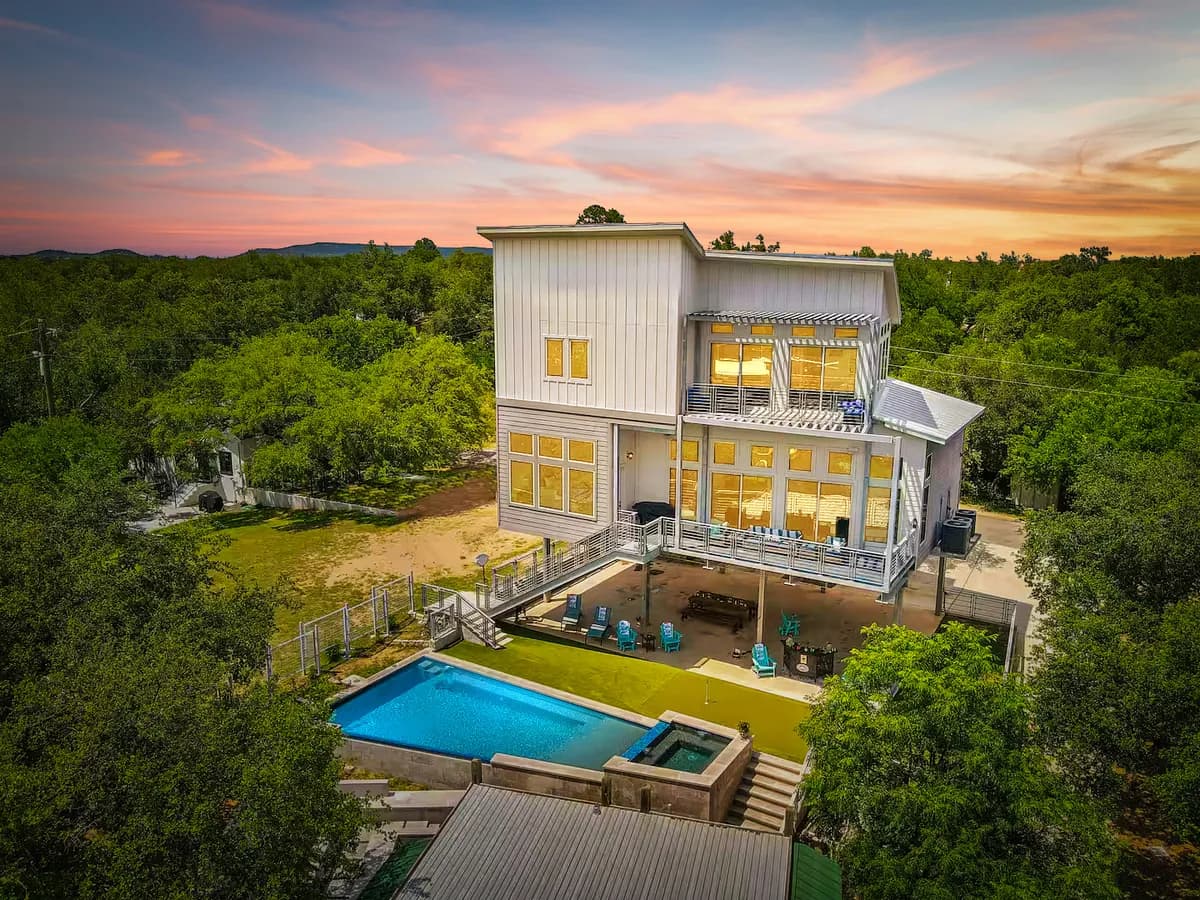 Wander Kingsland Shores