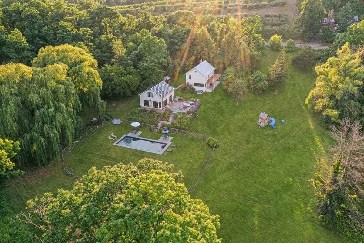 Wander Hudson Valley Farmhouse - Image 4