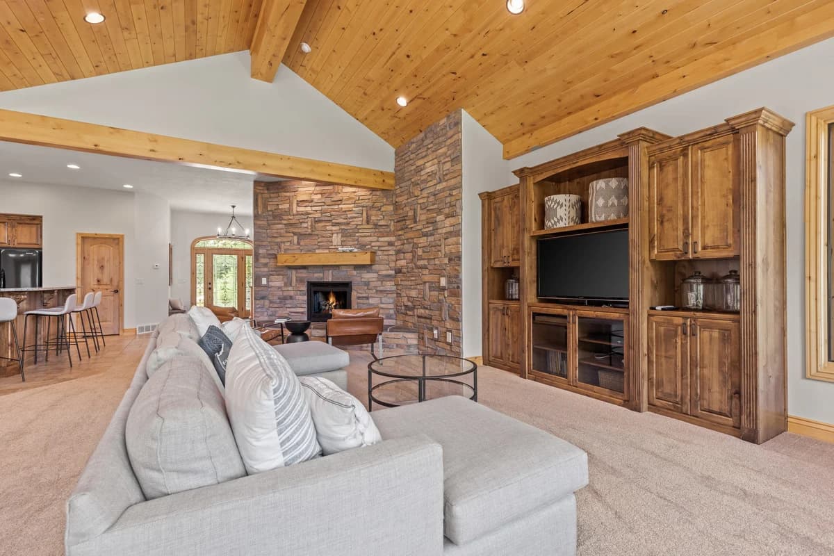 Wander Morgan Riverfront - Image 4