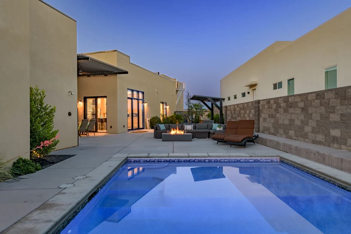 Wander Hurricane Paradise Retreat - Image 3