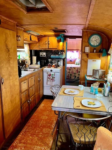 Lovely Picturesque Airstream with Incredible Indoor and Outdoor Space and Pool in Arizona - Image 4