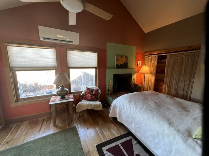 Artistic Casita in Abiquiu, New Mexico with Wide Views to Pedernal Overlooking the Chama River Valley - Image 5