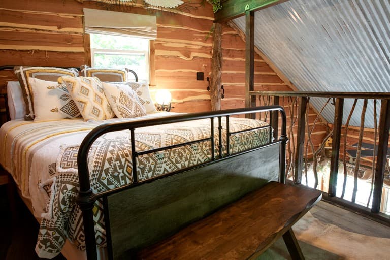 Hobbit Treehouse with Waterfall on the Brazos River for Glamping in Texas - Image 5