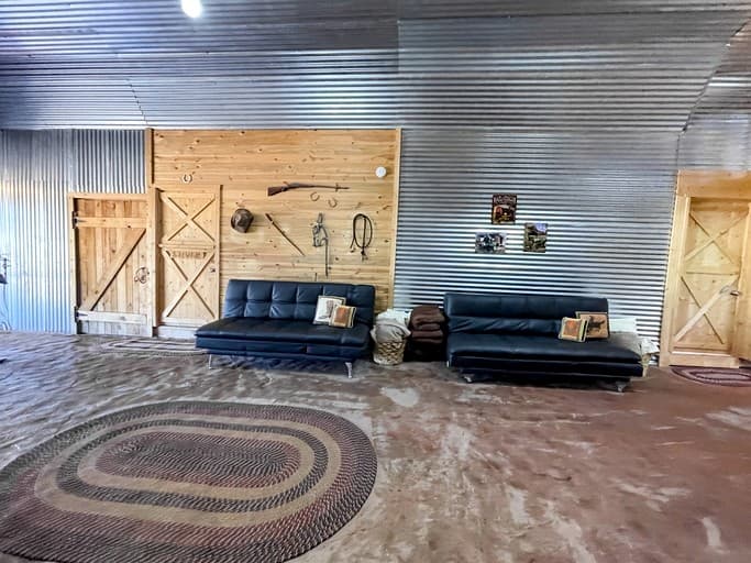 Amazing Barn with Barbecue in Monticello, Utah - Image 3