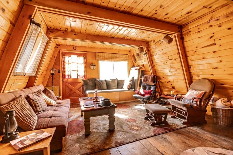 Cozy Rustic Cabin in the Prescott National Forest near Lynx Lake in Prescott, Arizona - Image 4