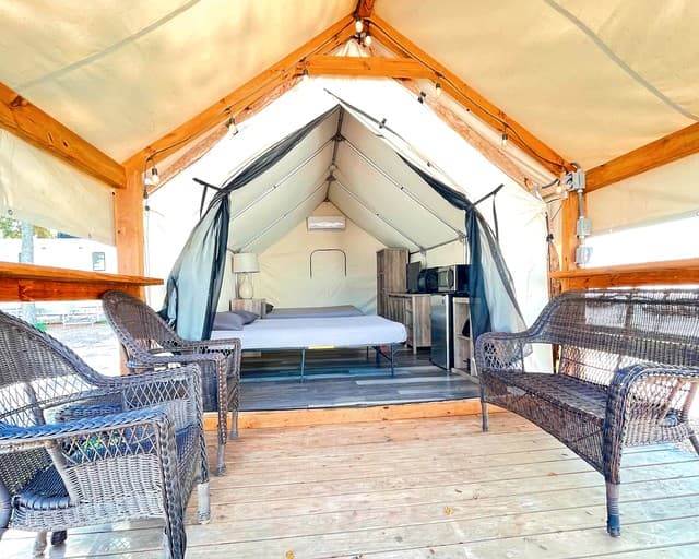 Exciting Family-Friendly Glamping Adventure: Pretty Safari Tent on the San Marcos River near Kingsbury, Texas - Image 3