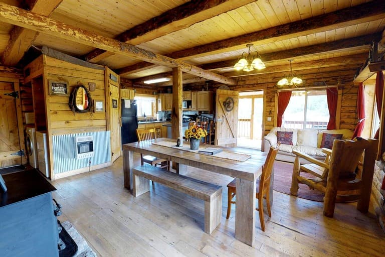 Enormous Ranch Impressive for Big Groups with BBQ and Fire Pit in Utah - Image 5