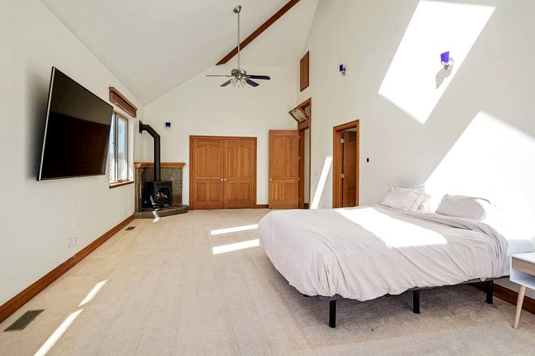 Breathtaking Cottage with Hot-tub in Eagle Mountain, Utah - Image 5