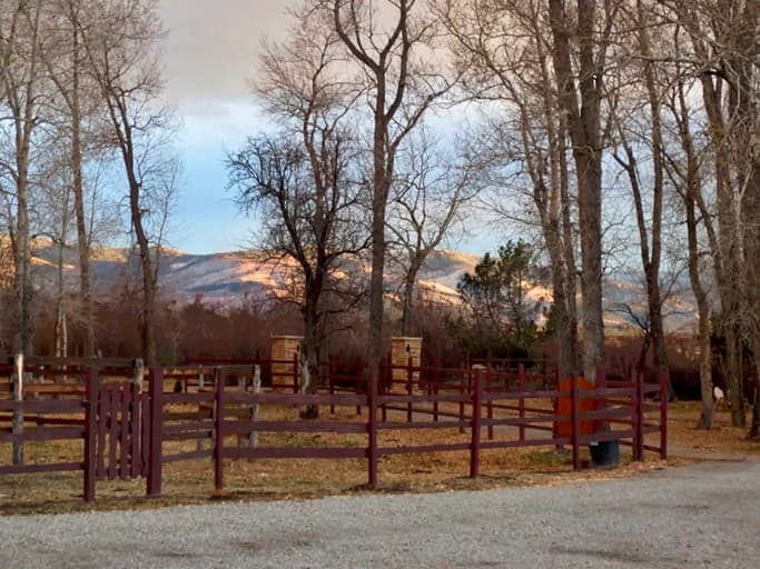 Rural Dome-Style Home Rental in the Outskirts of Carson National Forest, New Mexico - Image 4
