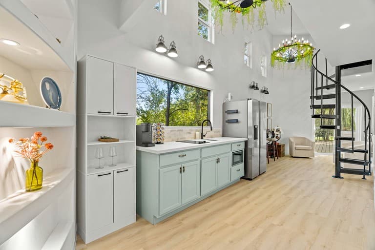 Outstanding Luxurious Dome with Mini Golf, Outdoor Bath, Sauna and Lake Views in Elgin, Texas - Image 4