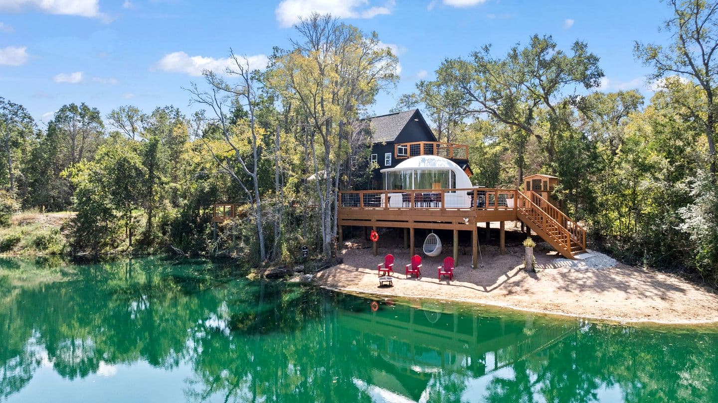 Outstanding Luxurious Dome with Mini Golf, Outdoor Bath, Sauna and Lake Views in Elgin, Texas